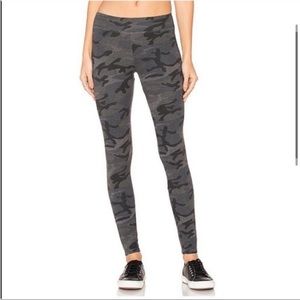 SUNDRY CAMO LEGGINGS